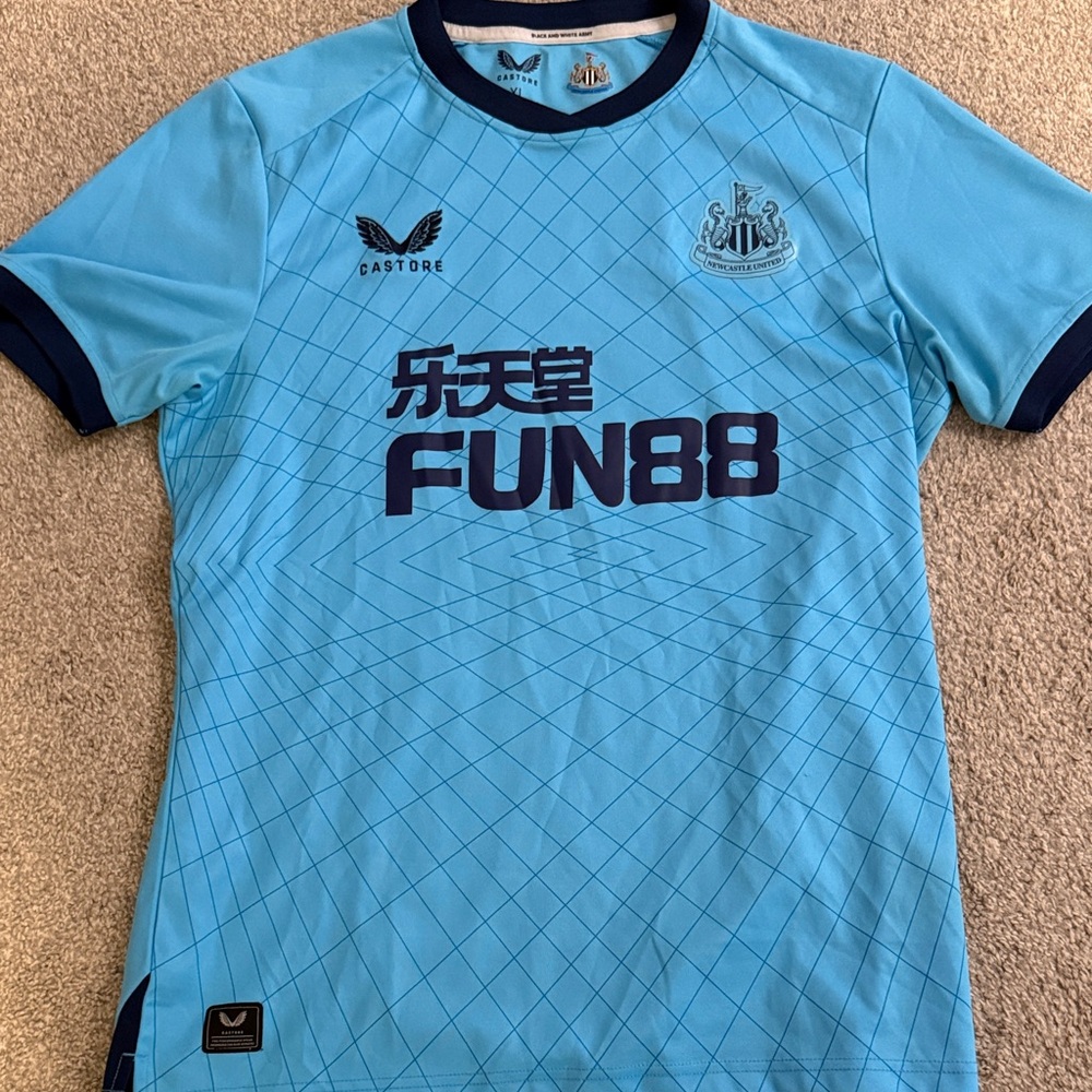 Newcastle United men’s 22/23 away jersey